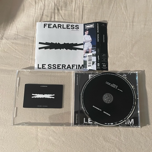 Le sserafim Japanese album - Picture 2 of 2